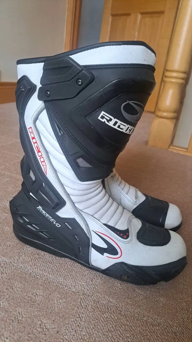 Motorcycle gear - Image 1