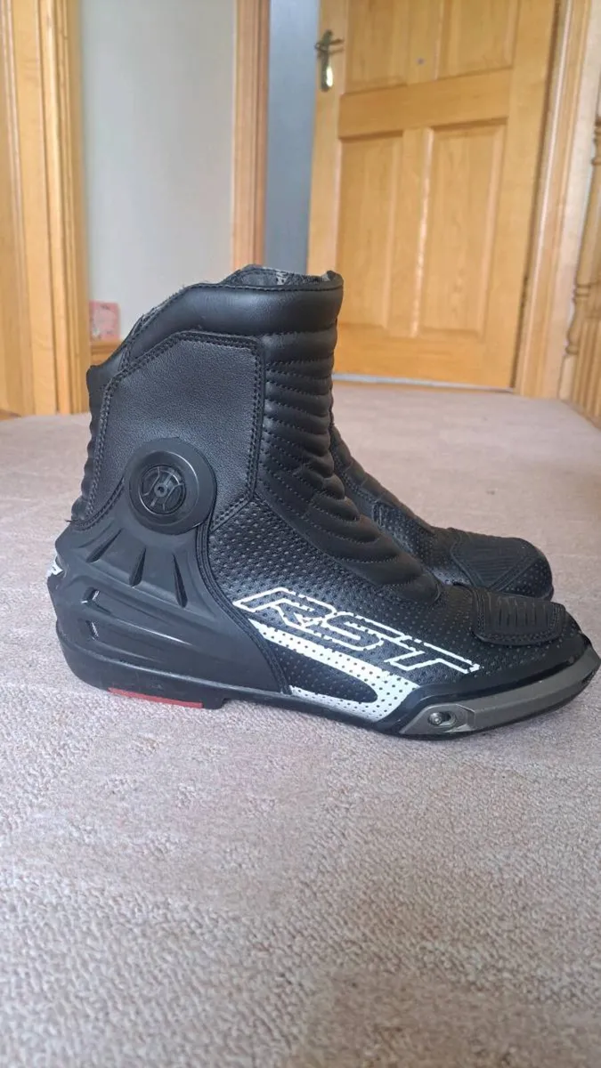 Motorcycle gear - Image 2