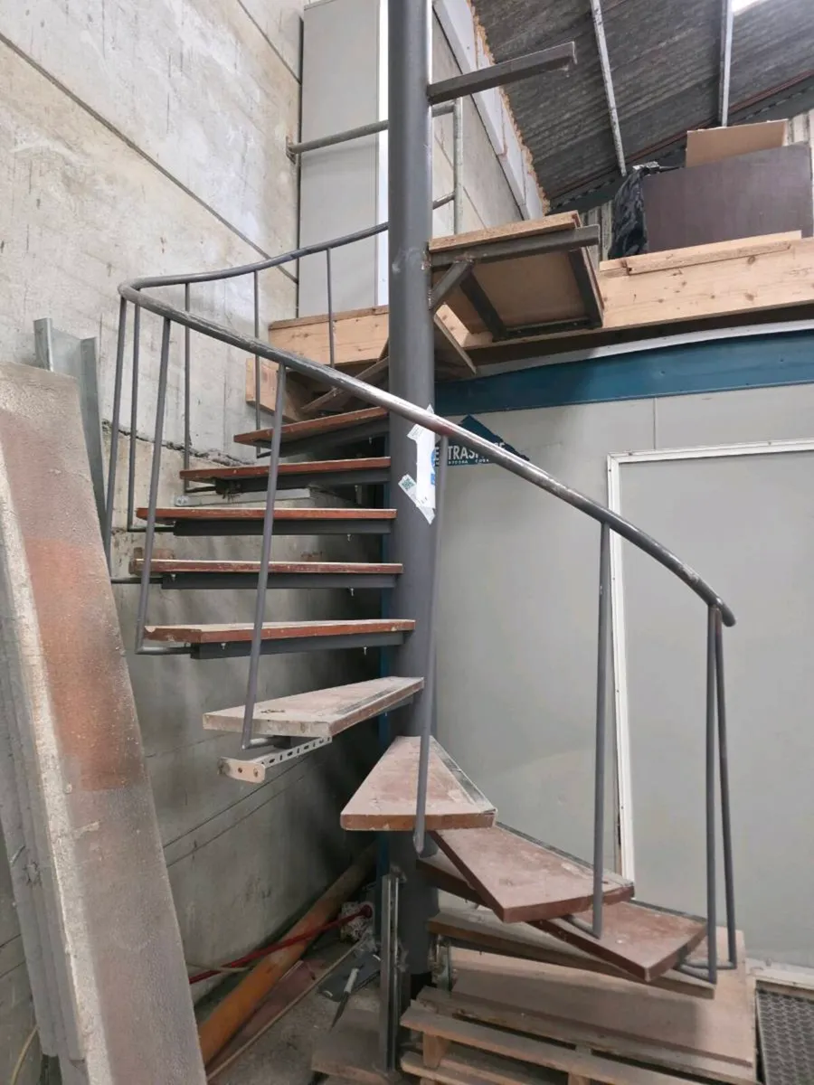 Spiral staircase - Image 1