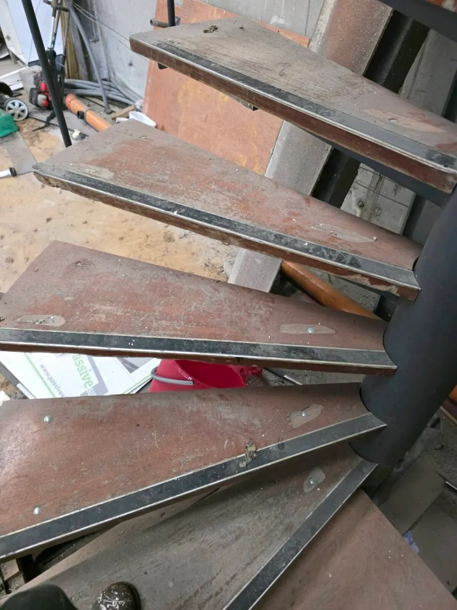 Spiral staircase - Image 2