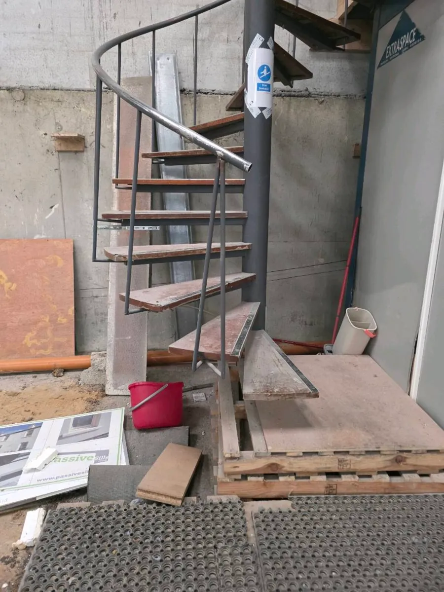 Spiral staircase - Image 3