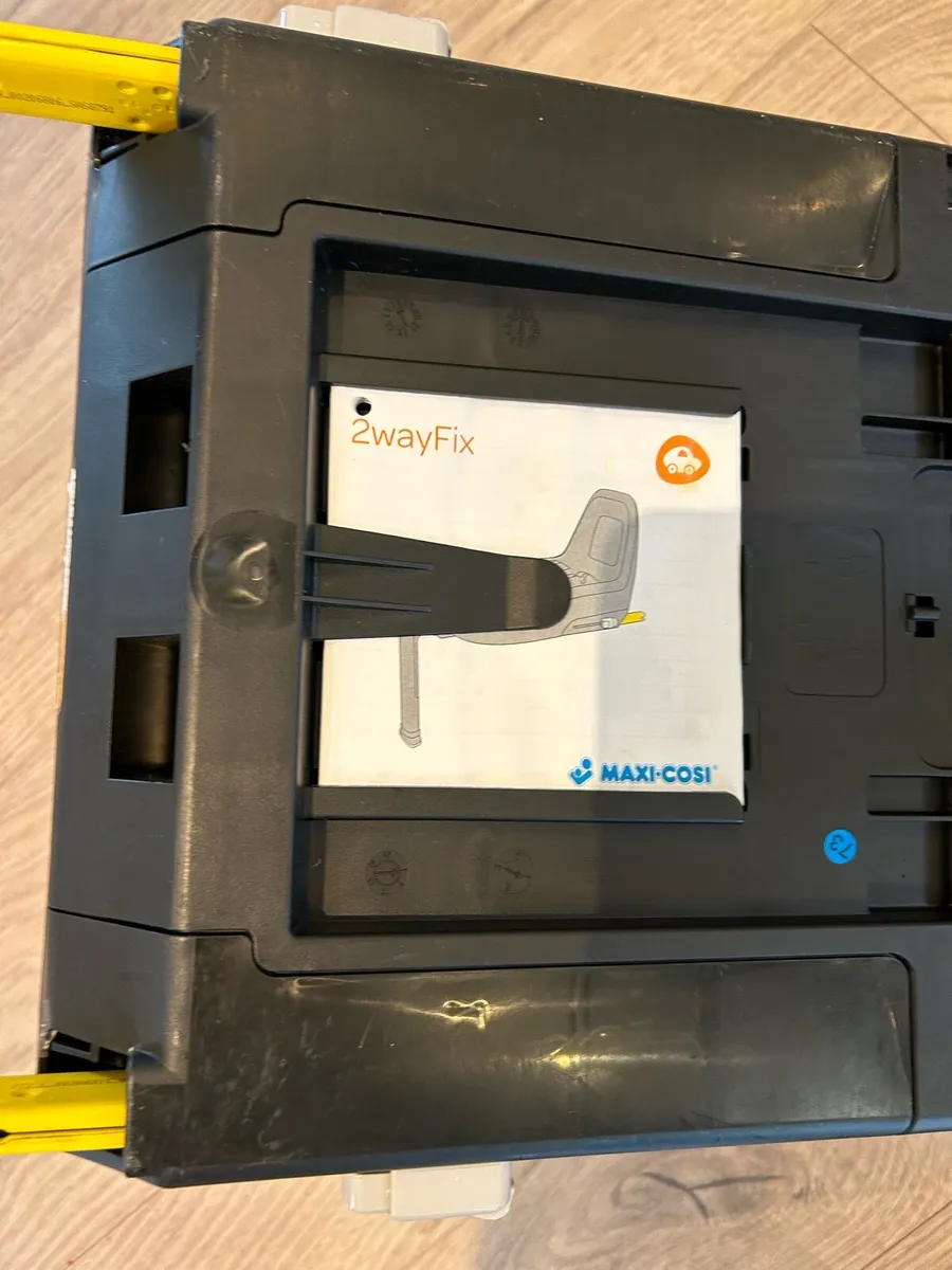 Maxi Cosi 2 way fix base - Image 3