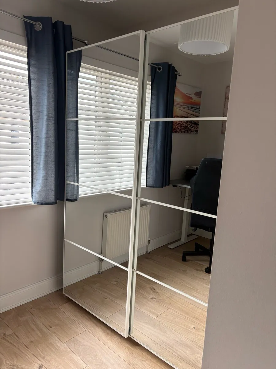 Sliding wardrobe - Image 1