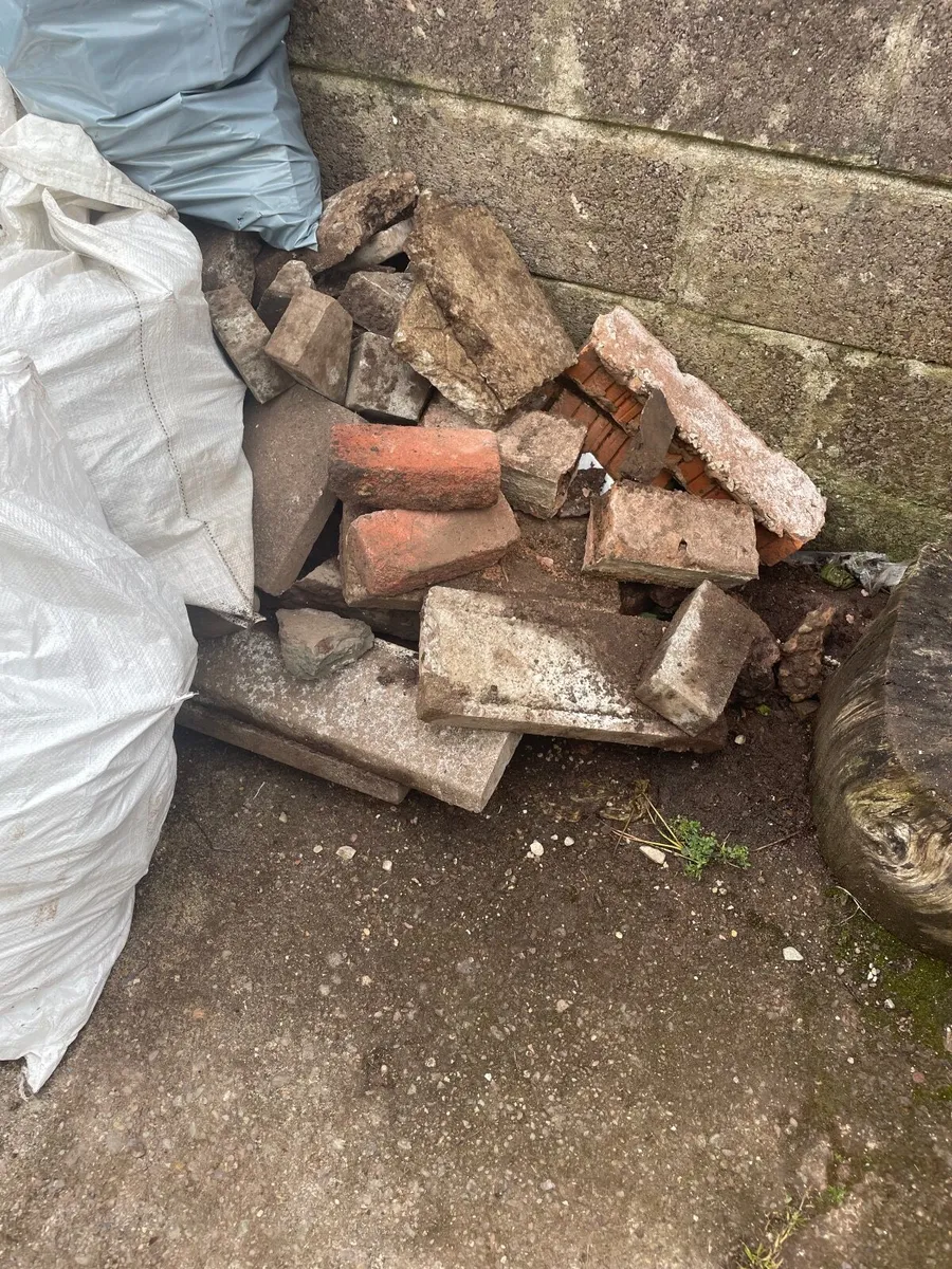19/20 bags of stones - Image 3
