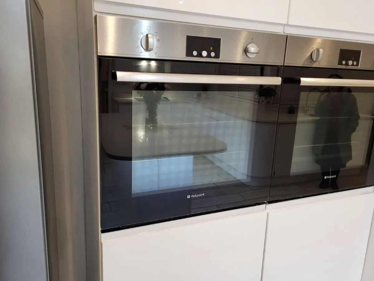 White Gloss Kitchen c/w ALL appliances - Image 2