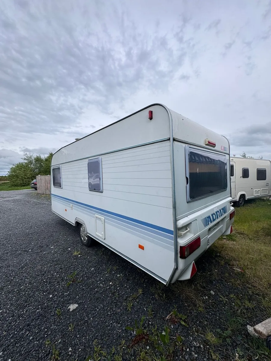 Adria 5 Berth Lightweight Caravan - Image 3
