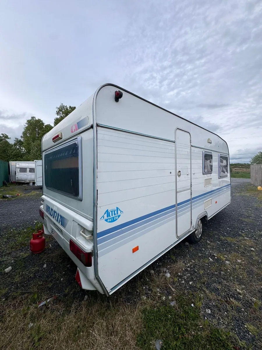 Adria 5 Berth Lightweight Caravan - Image 4