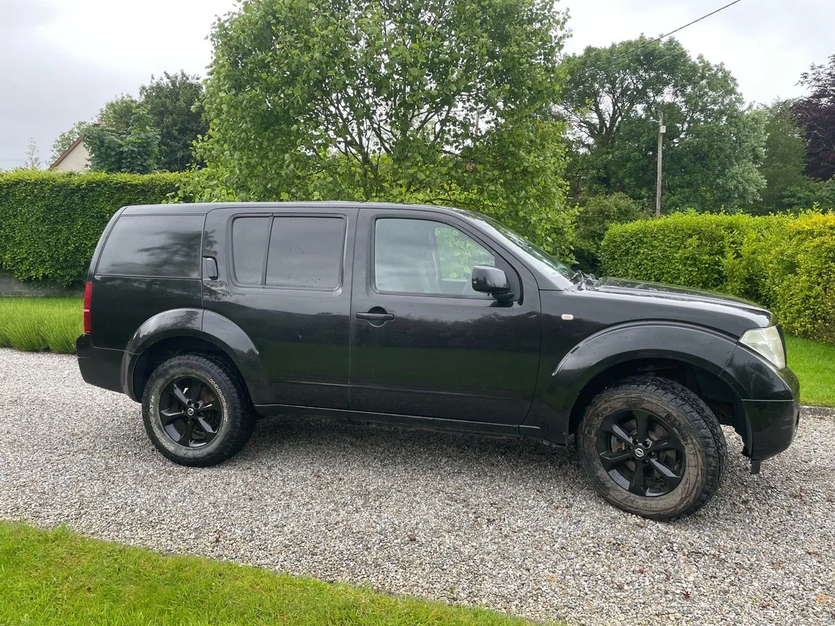 05 Nissan Pathfinder - Image 1