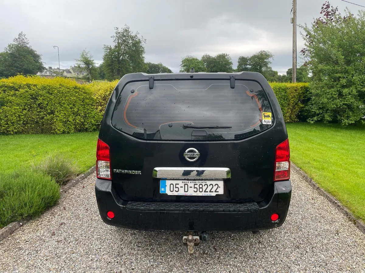 05 Nissan Pathfinder - Image 4