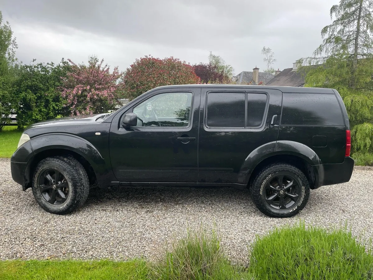 05 Nissan Pathfinder - Image 3