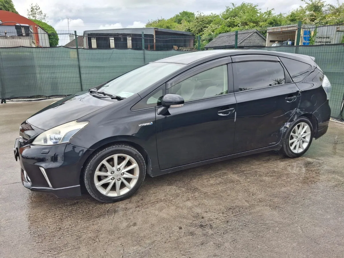 2015 Toyota Prius 7 seater Hybrid - Image 4