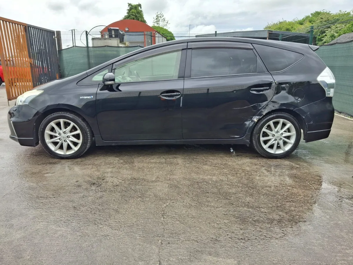 2015 Toyota Prius 7 seater Hybrid - Image 3