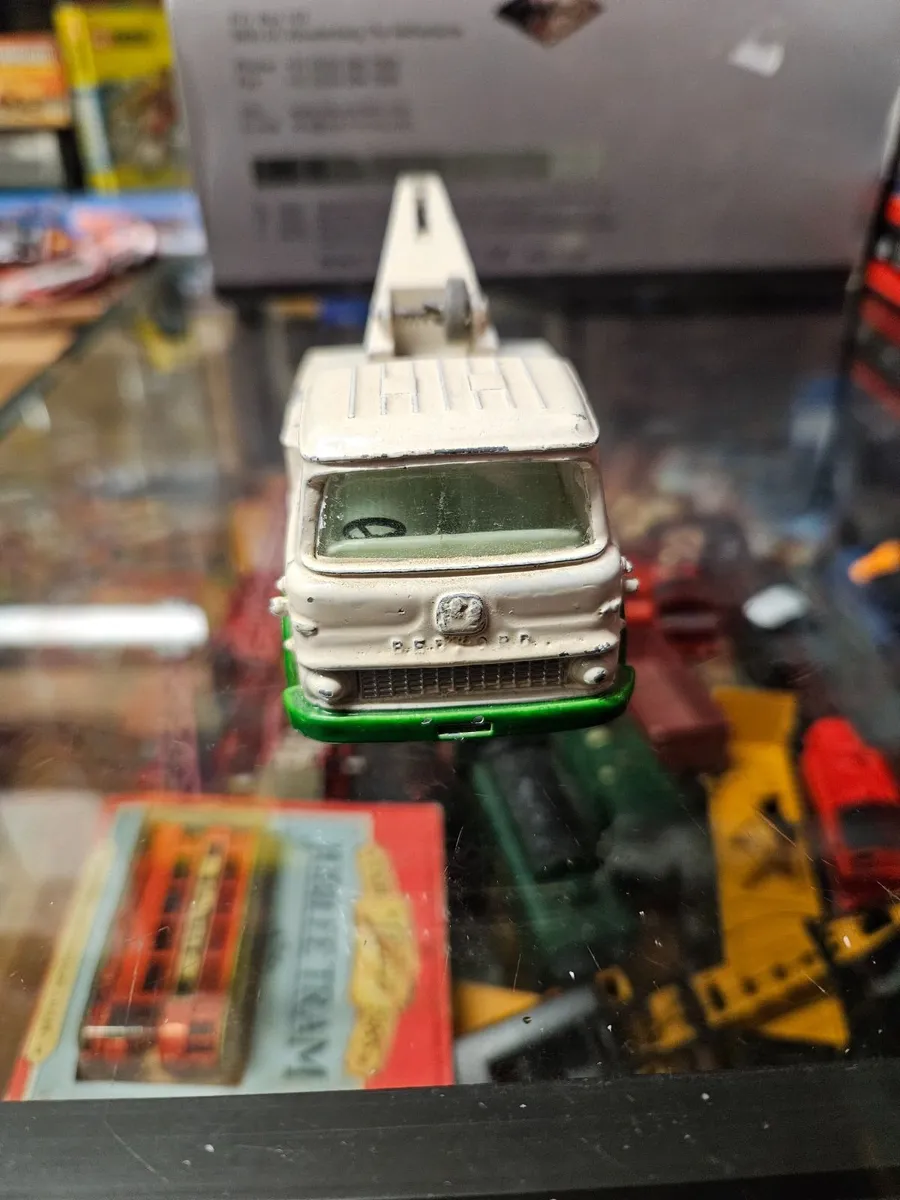 Corgi 1970's Bedford Tow Truck - Image 2