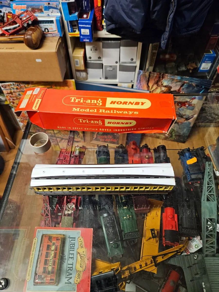 Hornby Triang OO Gauge Carraige - Image 1