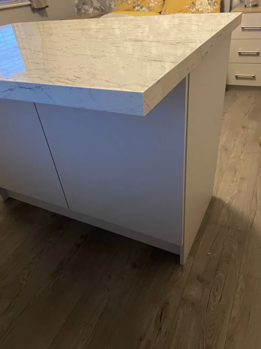 Kitchen Island - Image 3