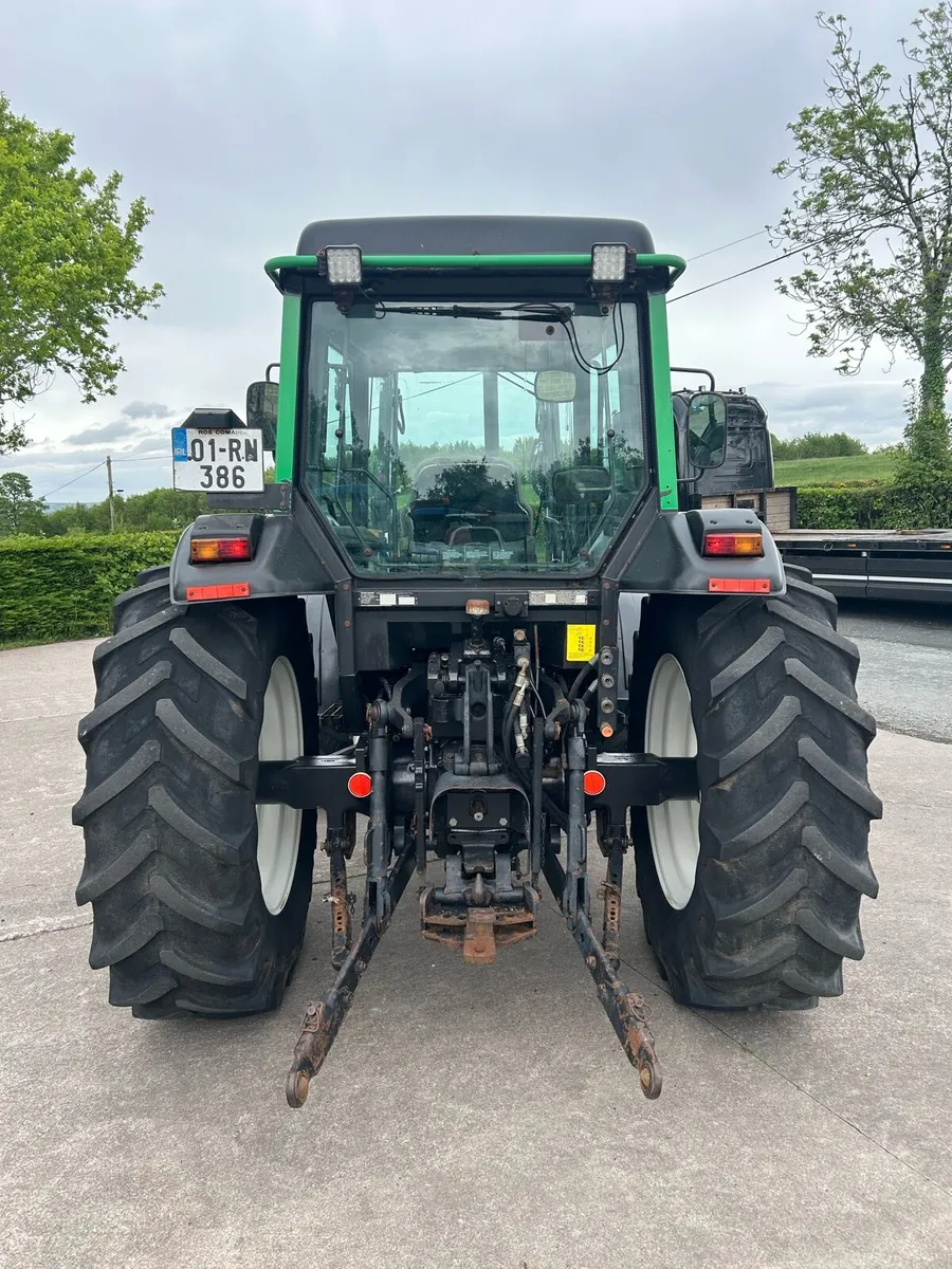 Valtra 900 + loader - Image 4