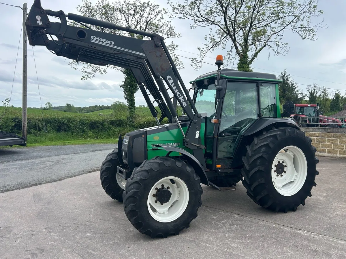 Valtra 900 + loader - Image 2