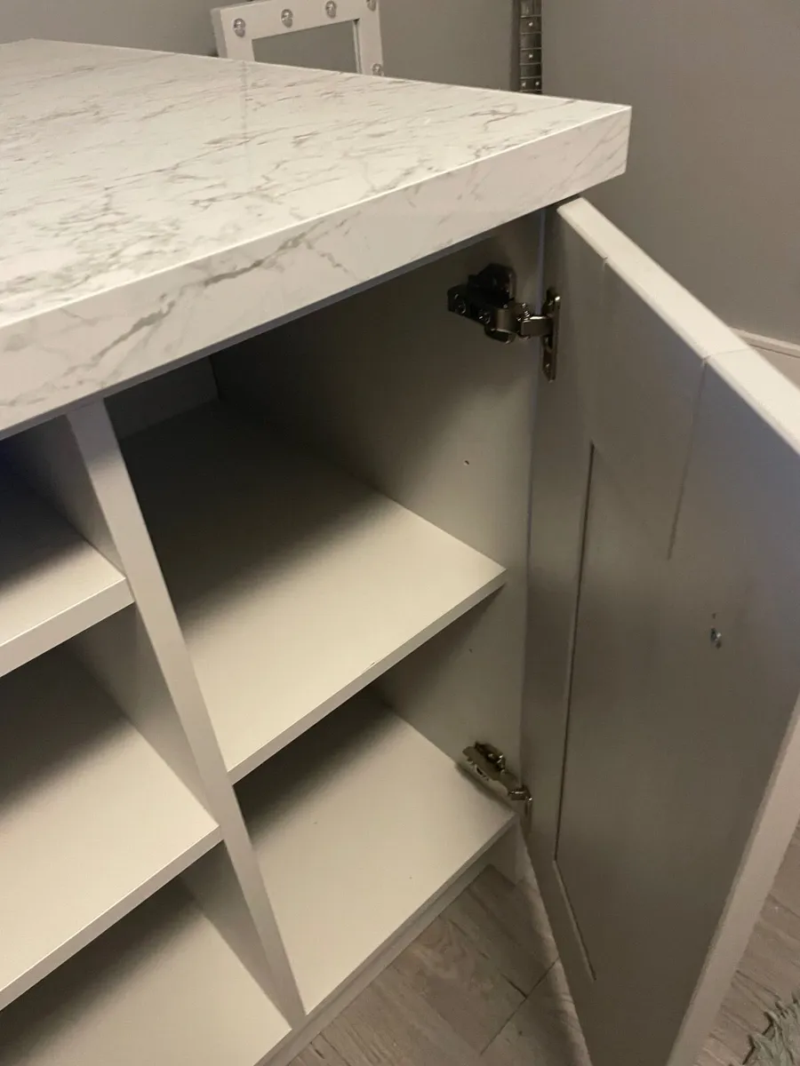 Kitchen Island - Image 2