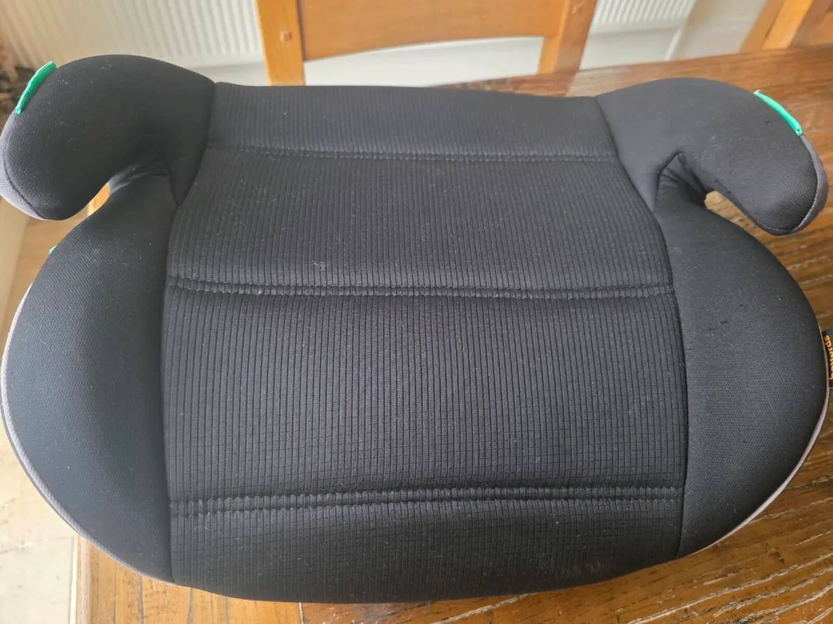 Car booster seat - Image 1