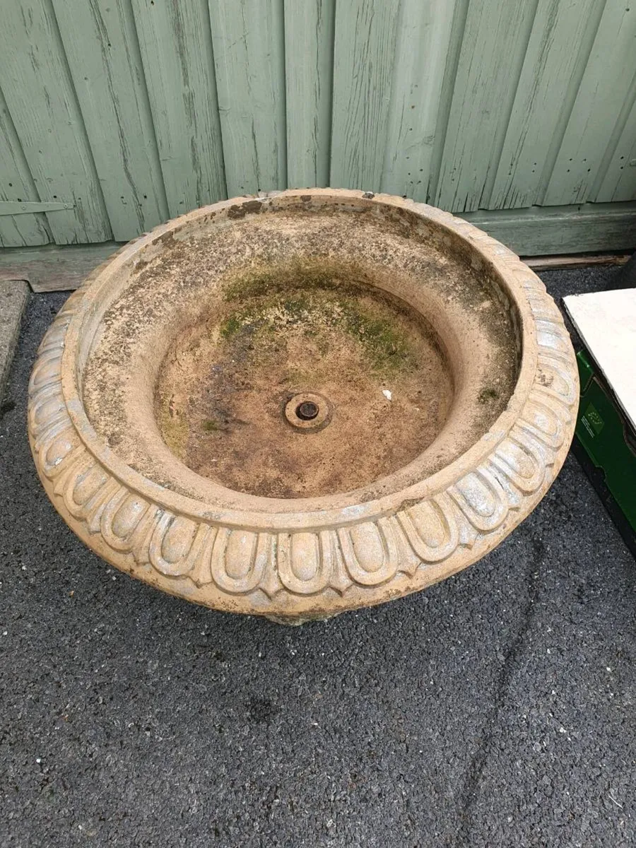 Victorian  garden urn - Image 3
