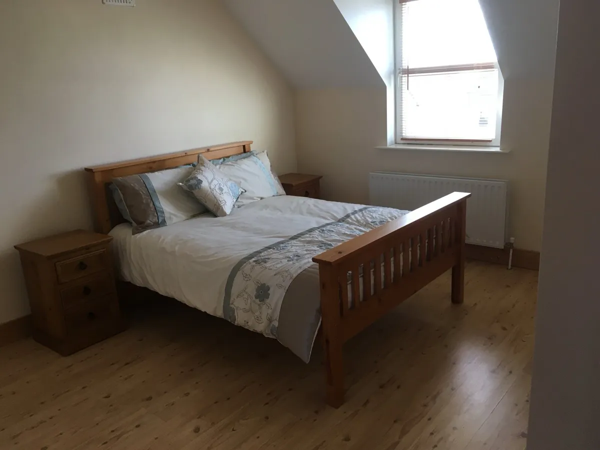 Double Pine Bed & 2 Lockers