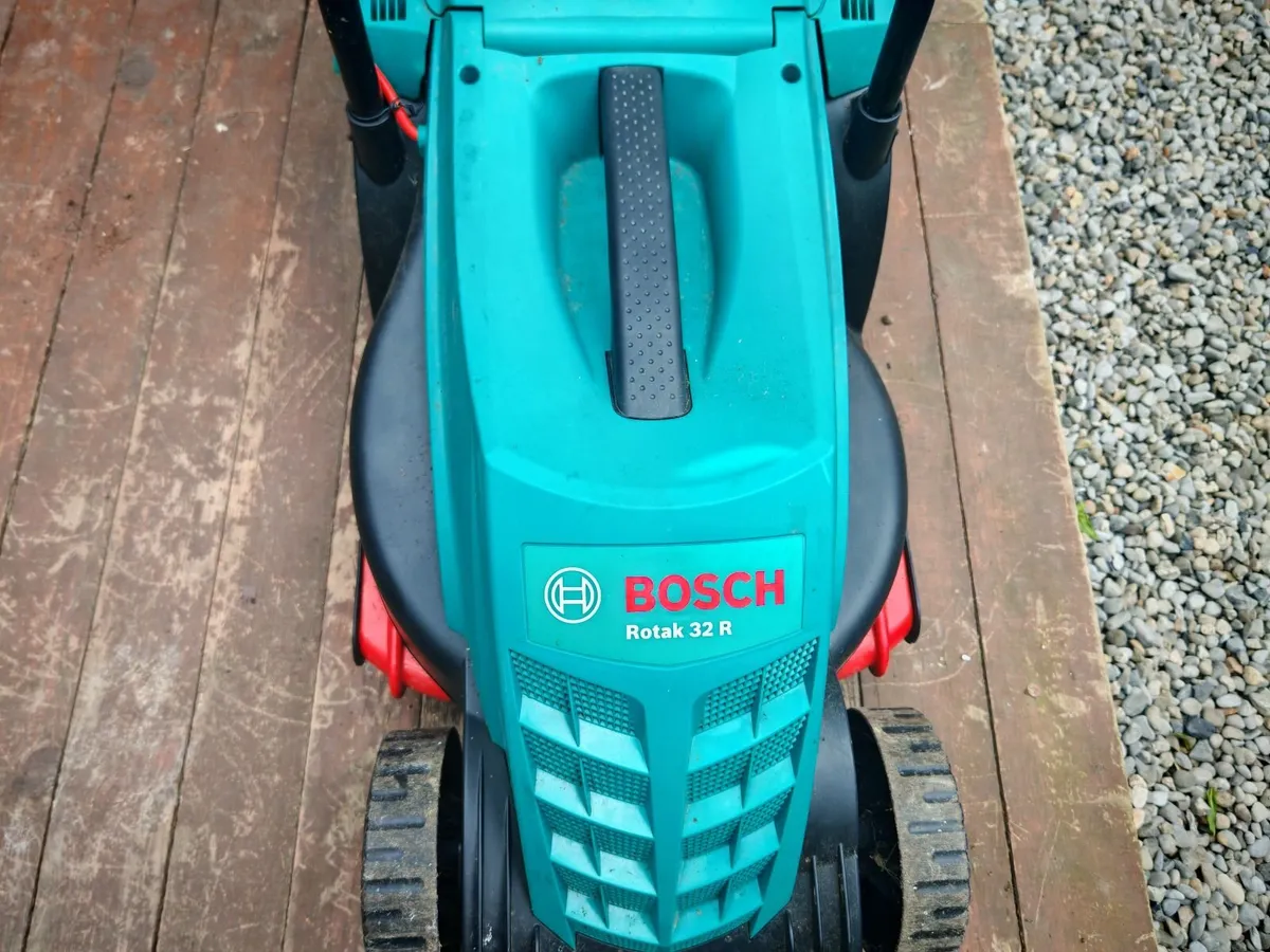 Bosch Rotak 32 R electric lawnmower - Image 1