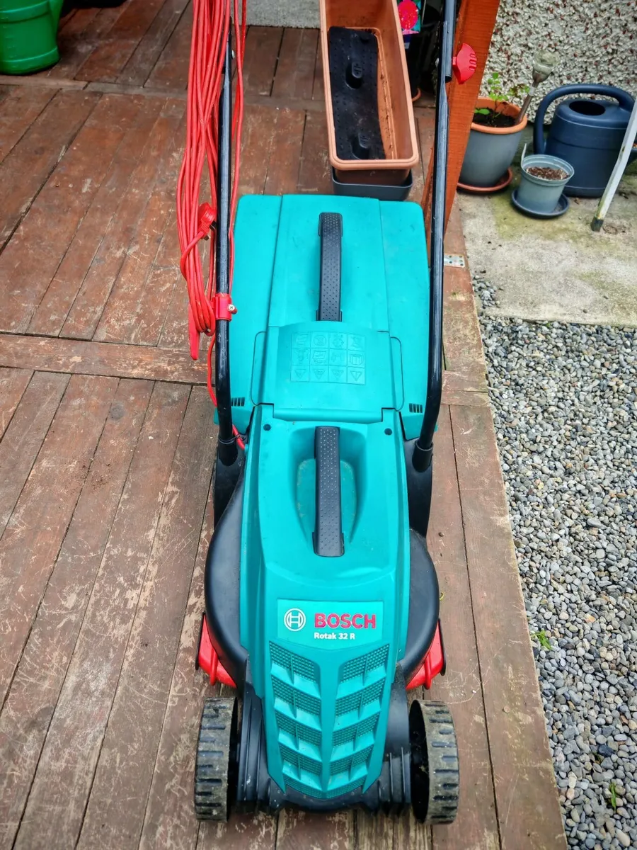 Bosch Rotak 32 R electric lawnmower - Image 3