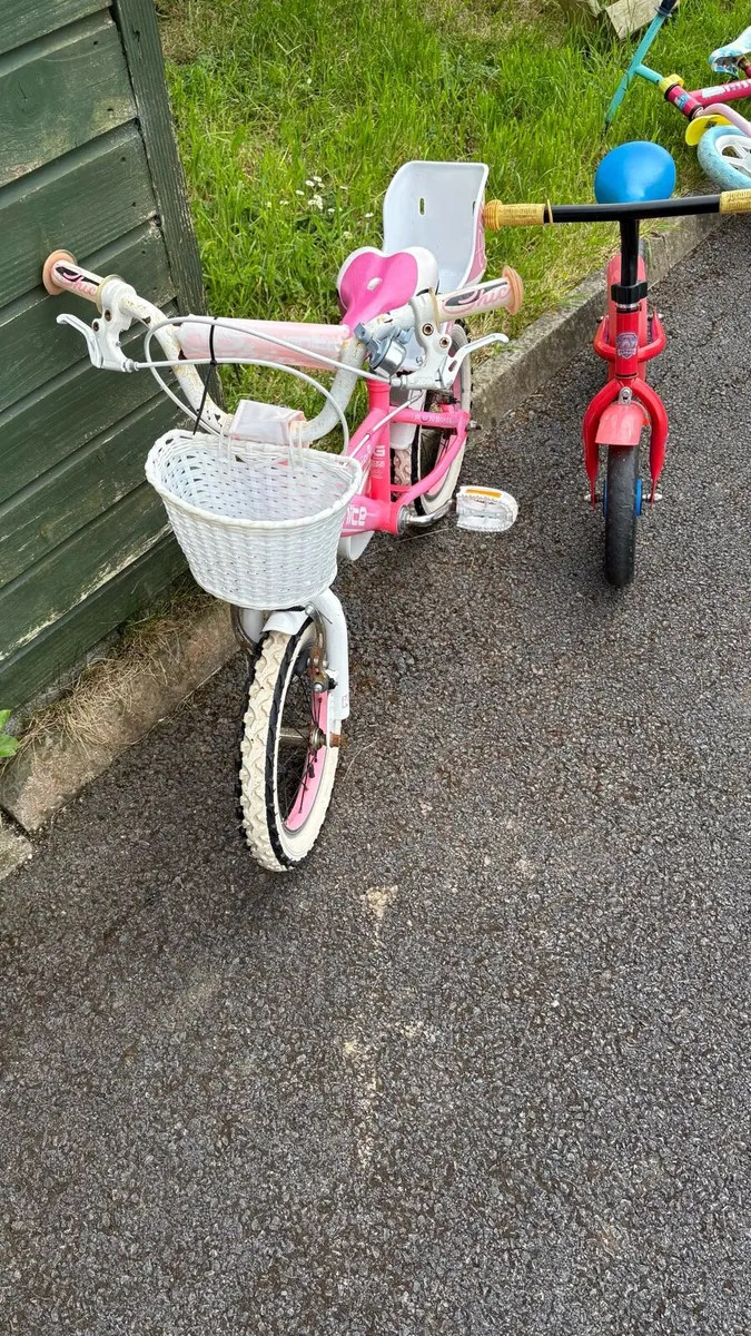 Kids bike stabilisers and balance bike - Image 1