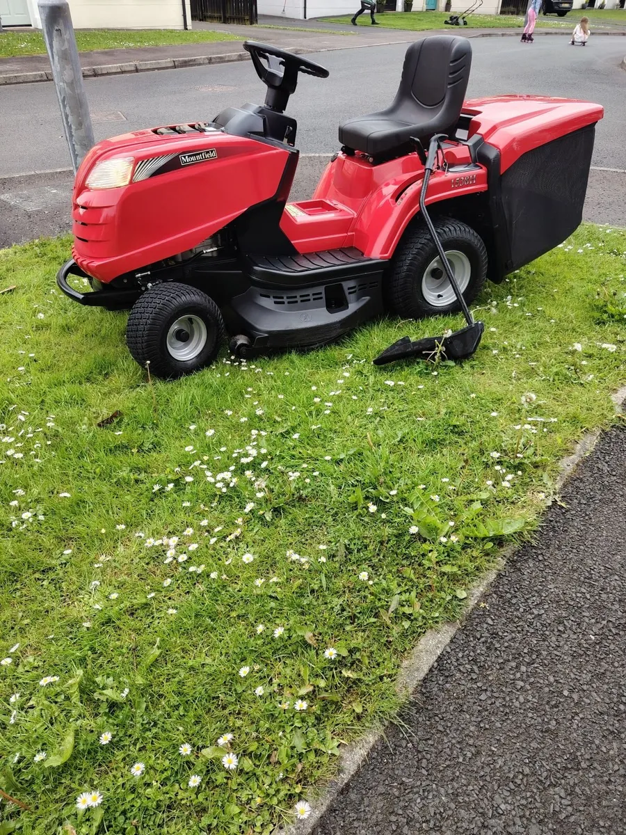 Mountfield ride on lawnmower - Image 4