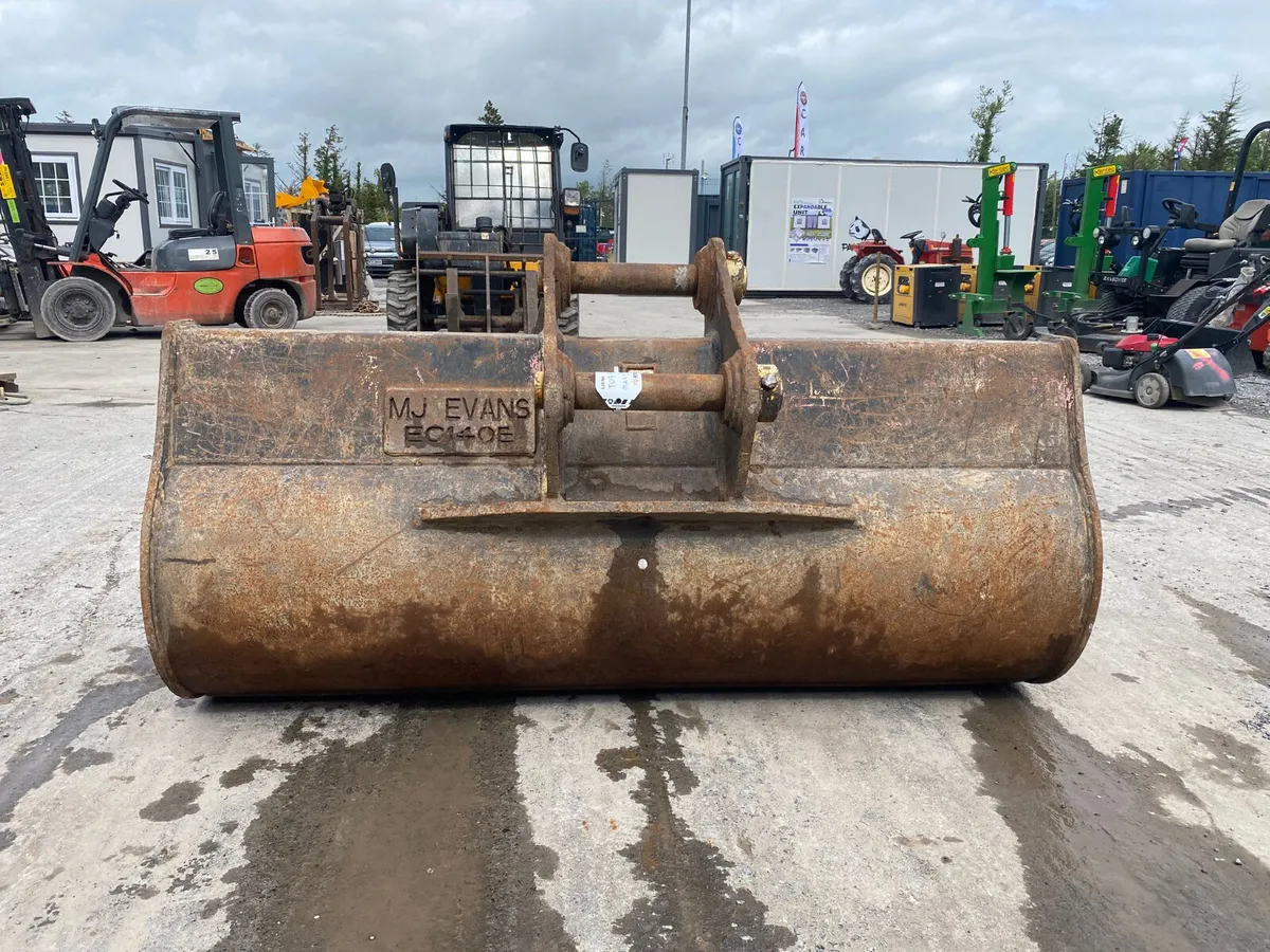 1800mm Cleanup Excavator Bucket – 65mm Pins - Image 4
