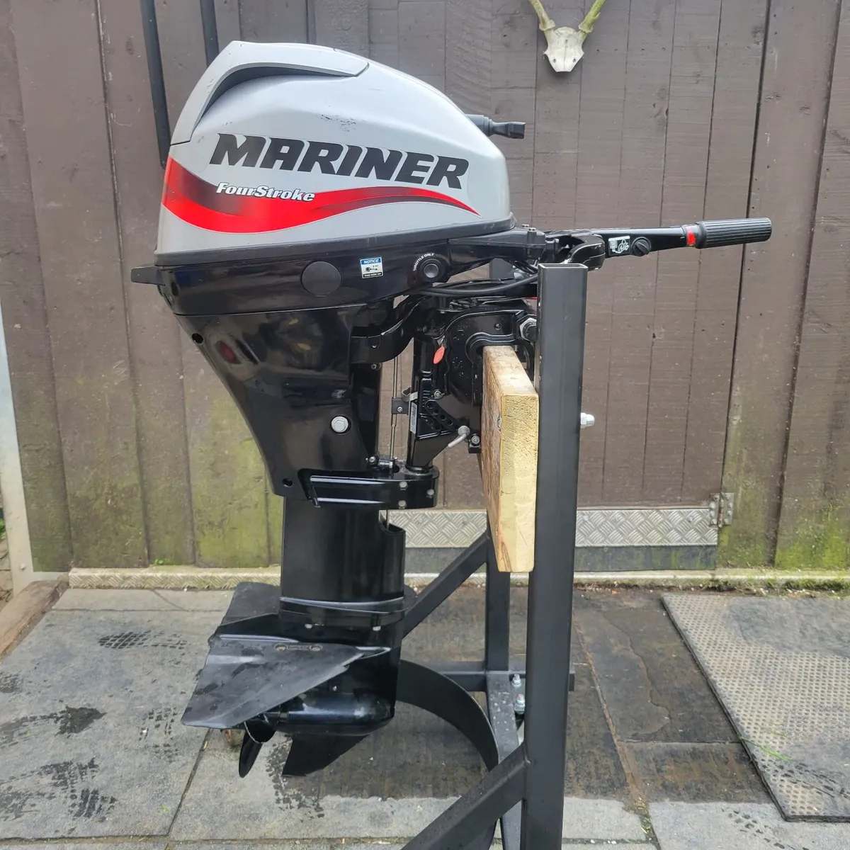 Outboard motor - Image 1