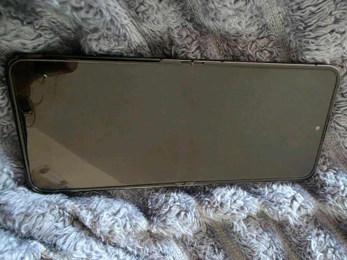 Samsung Galaxy Z Flip 5 - Image 4