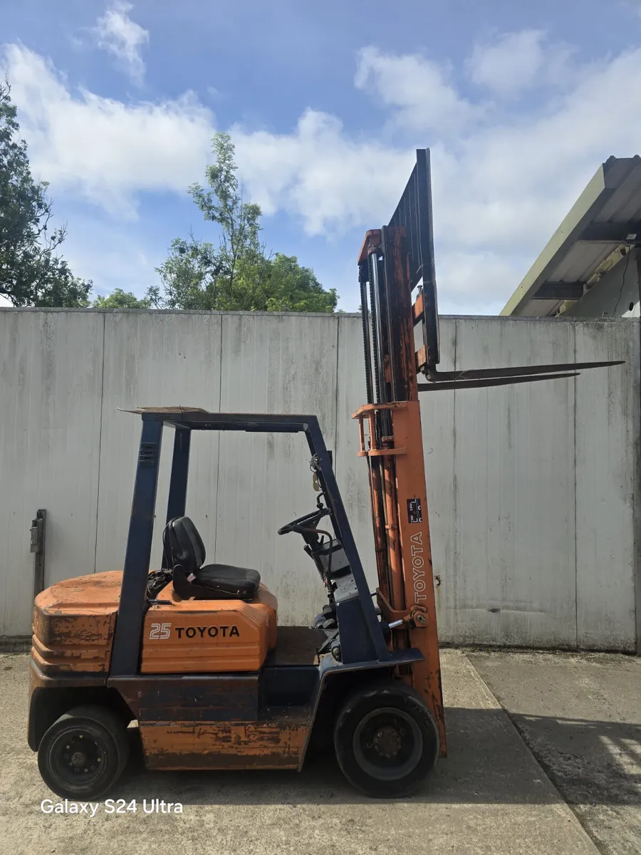 2.5 Toyota forklift - Image 2