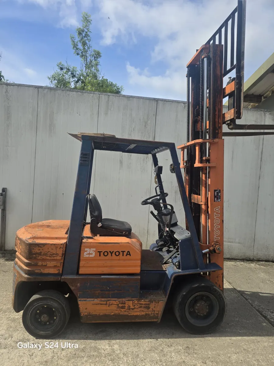 2.5 Toyota forklift - Image 4