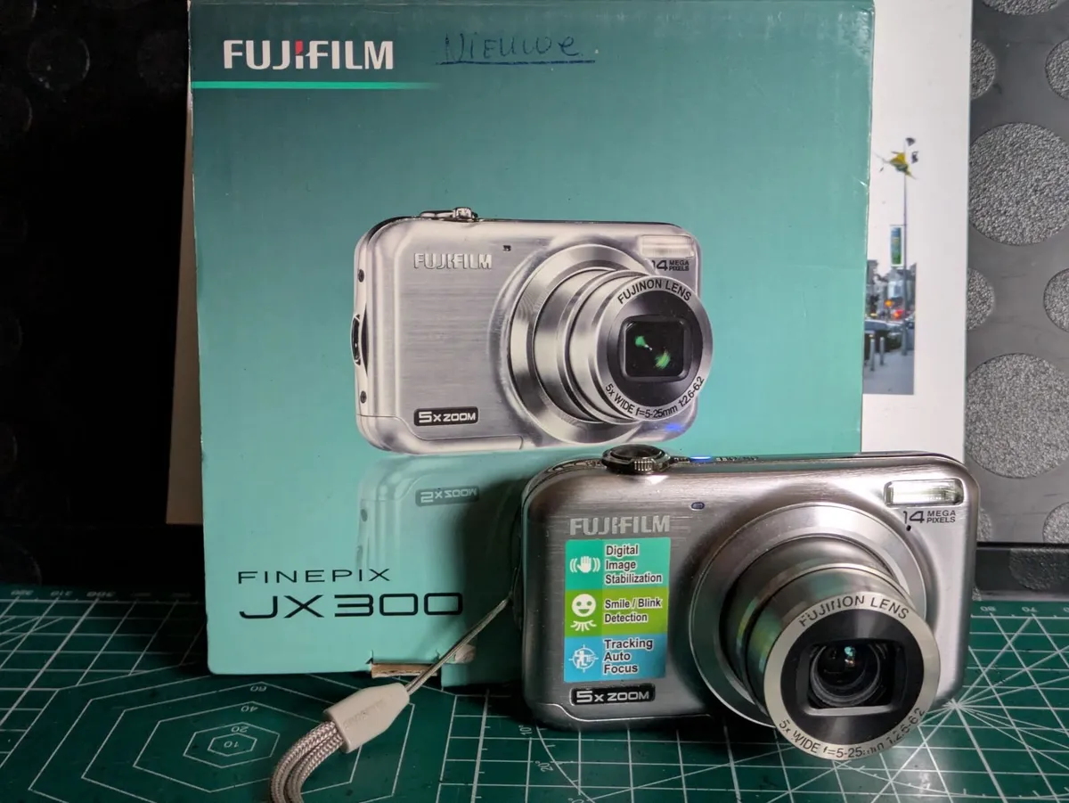 Fujifilm CCD🌈 compact camera - Image 1