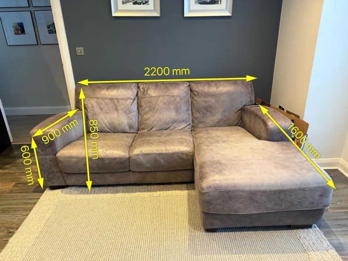 3 seater L shaped leather couch - Image 4