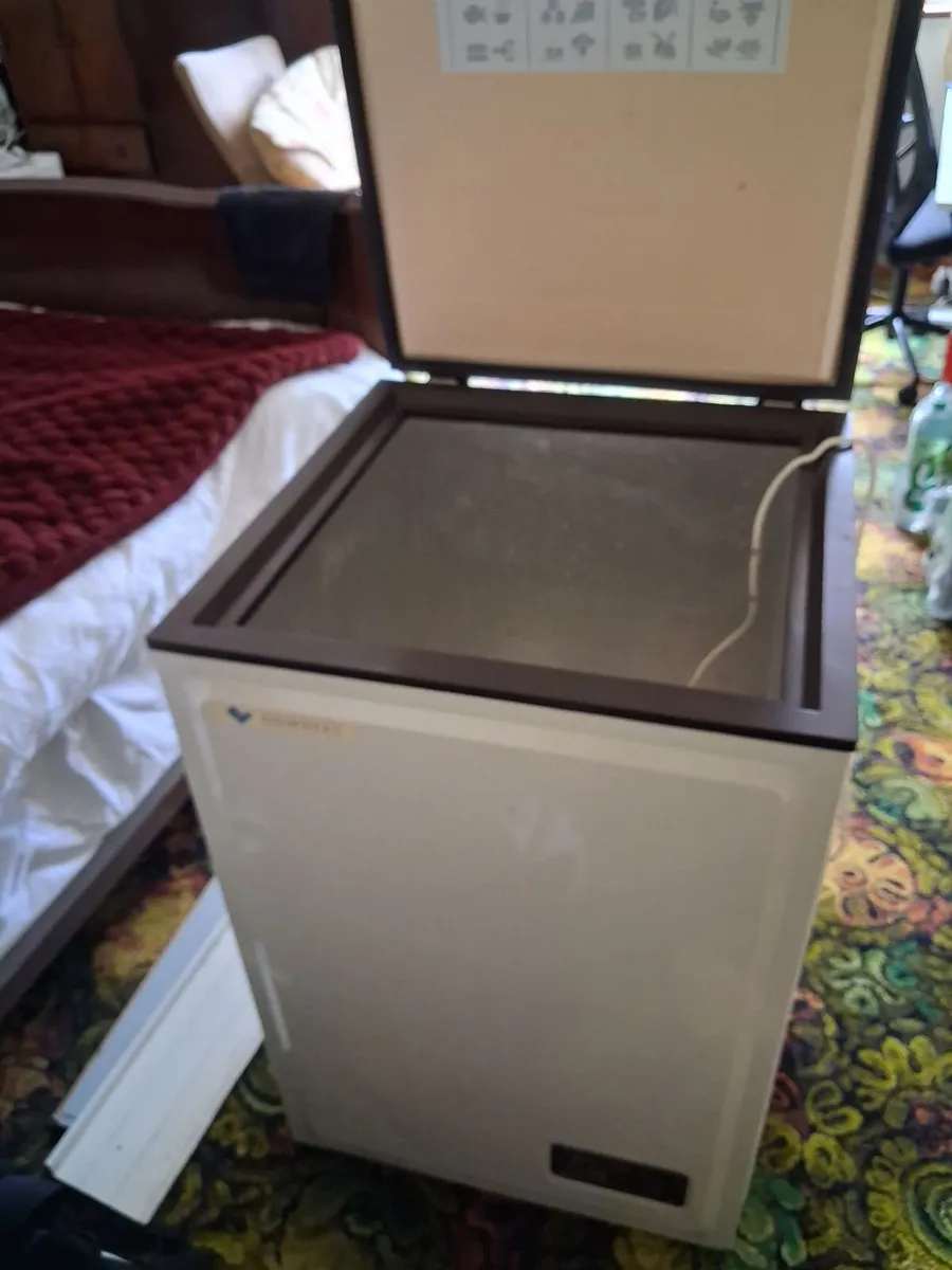 Verticle Freezer--€60