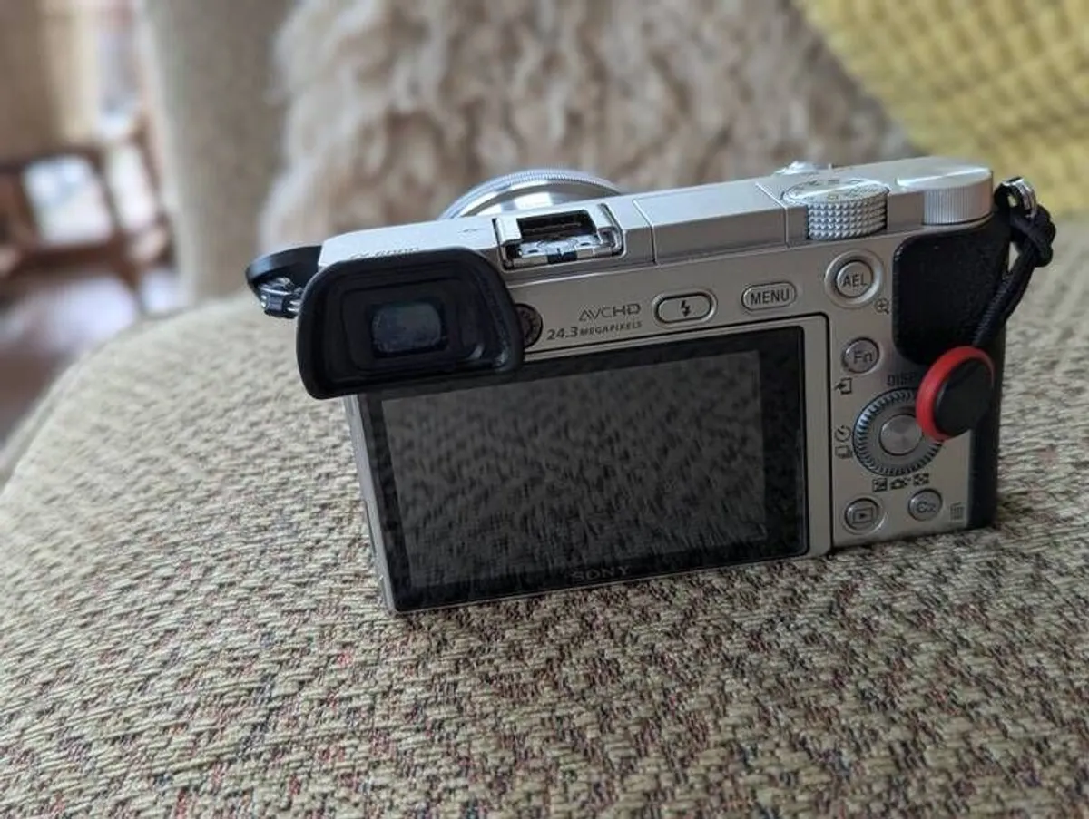 Sony Alpha A6000 - Image 2