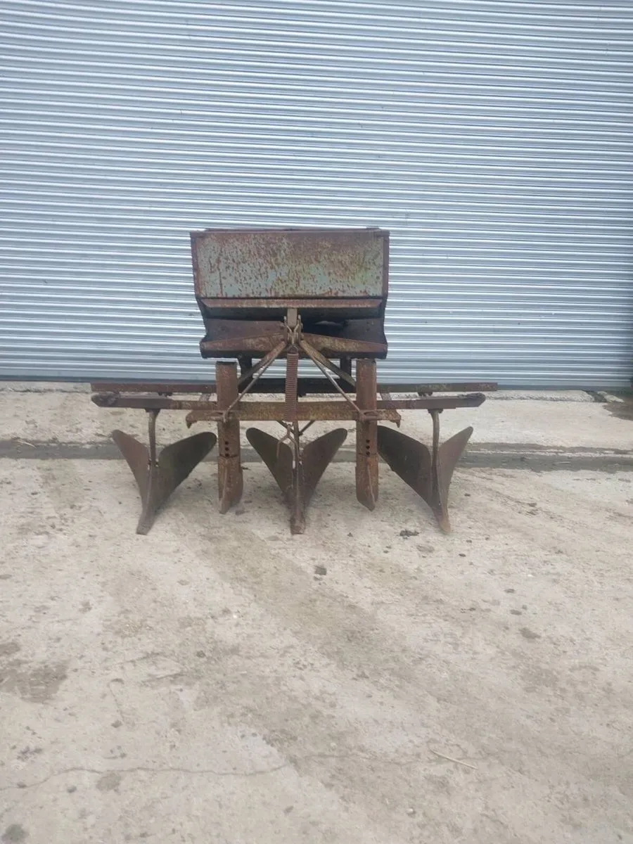 Ferguson potato planter - Image 2