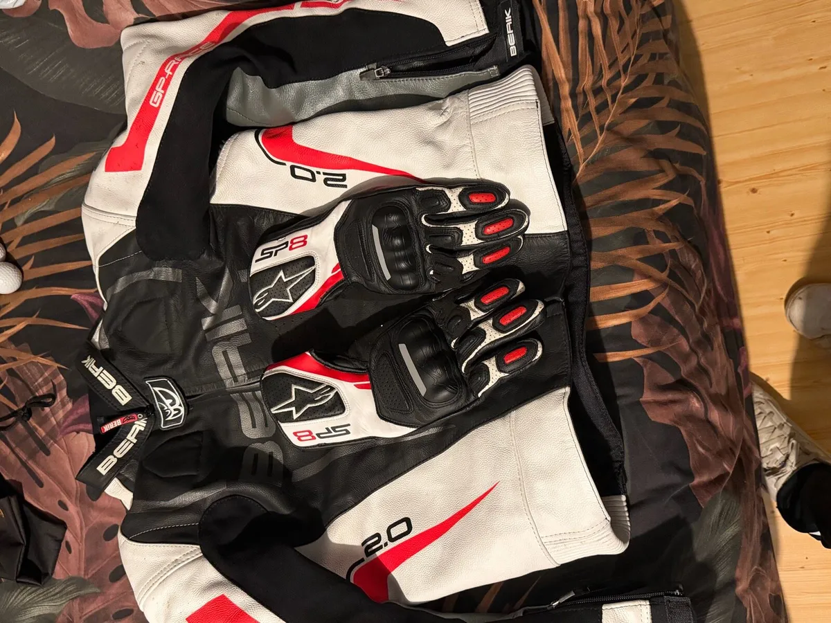 leathers and hjc helmet - Image 3