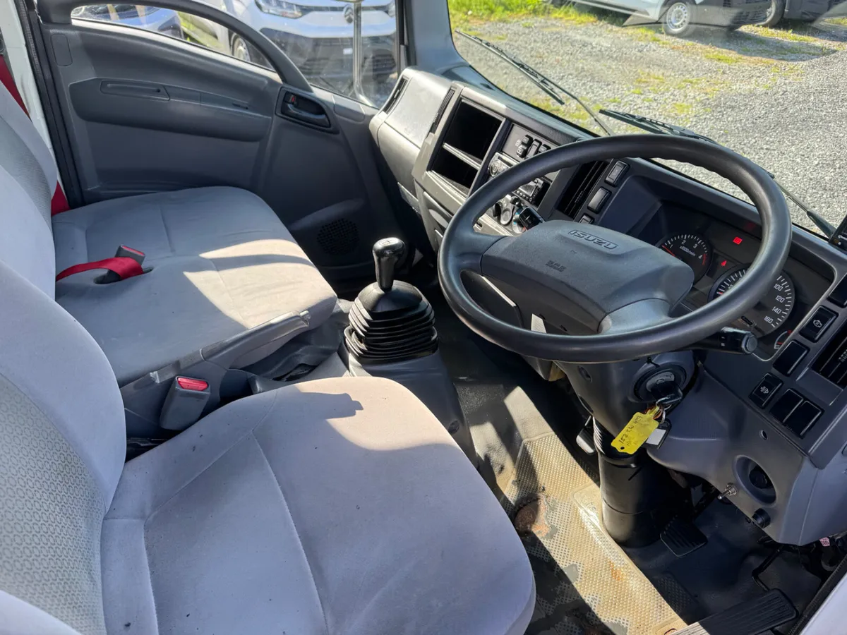 ISUZU NL 3.5 tonne tipper - Image 3