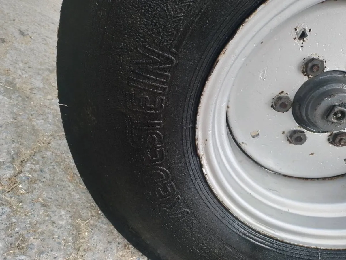 Front tyres - Image 2