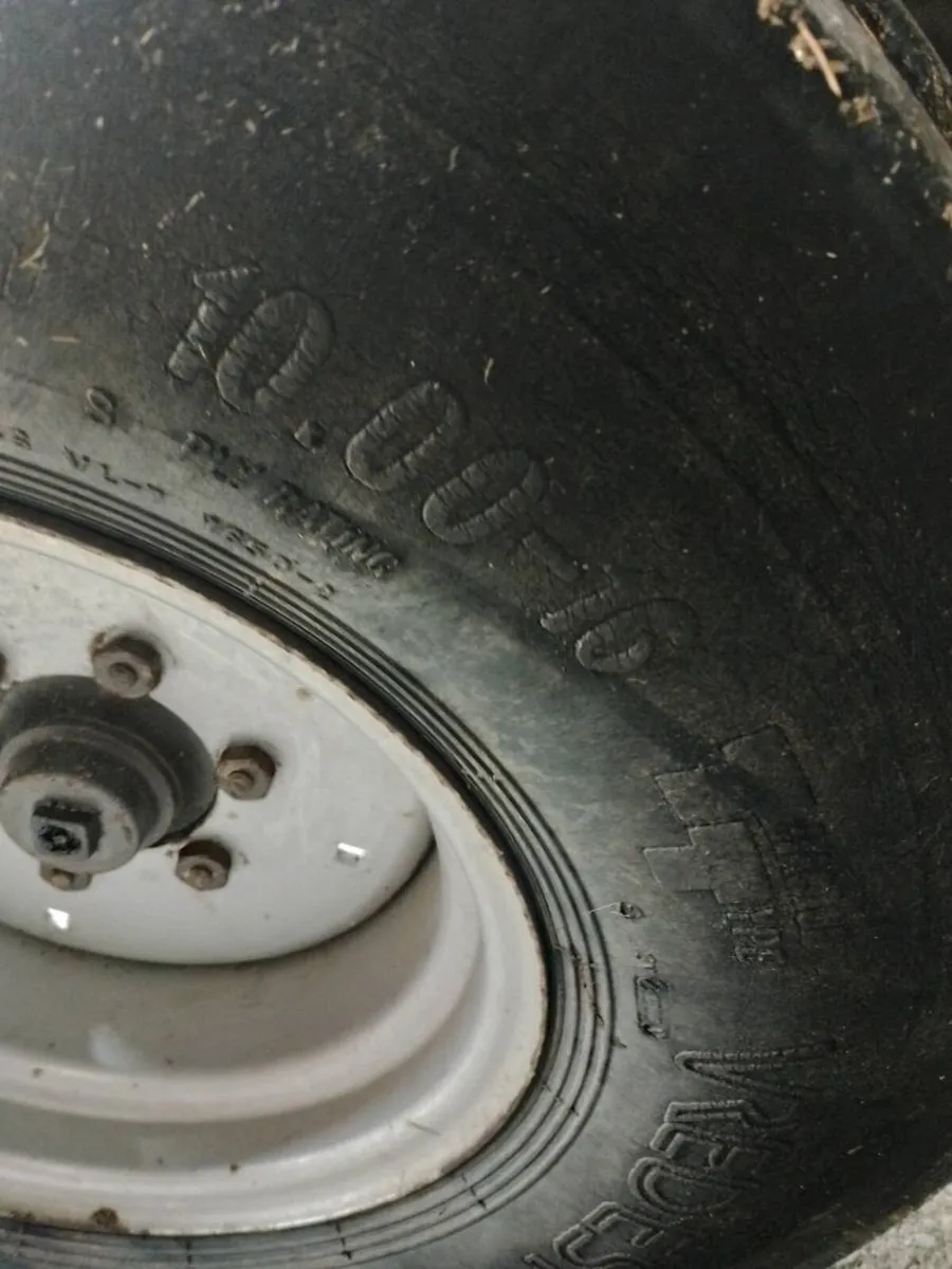 Front tyres - Image 4