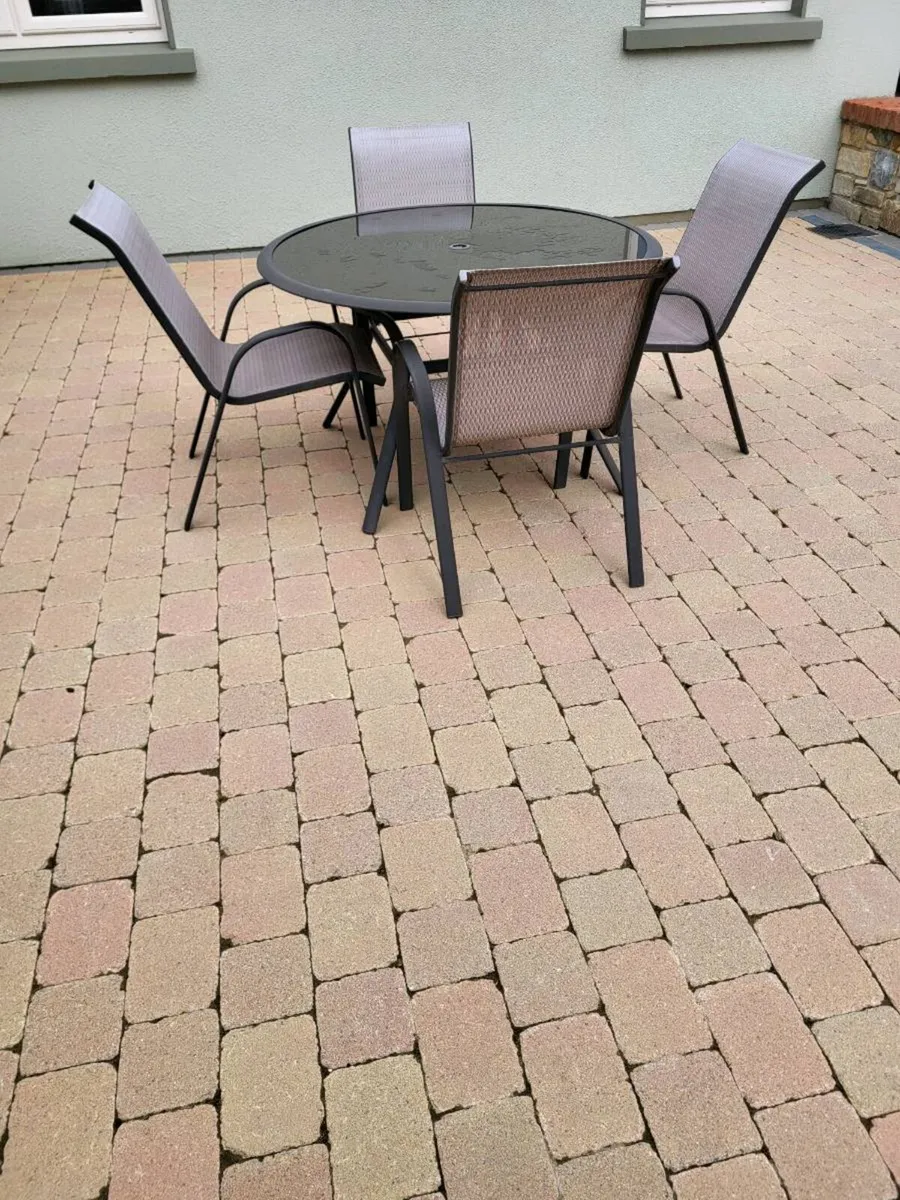 Outdoor patio set - Image 2