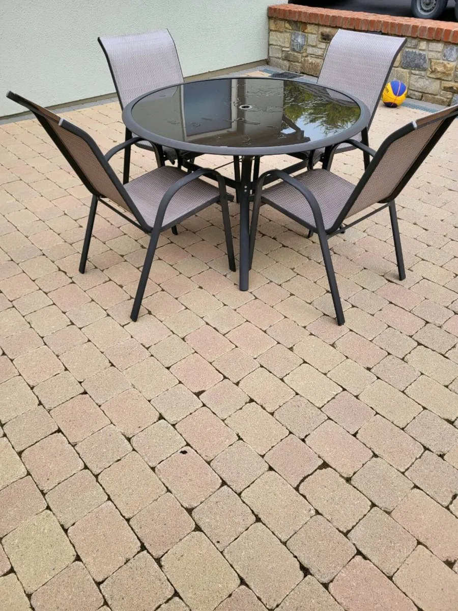 Outdoor patio set - Image 1