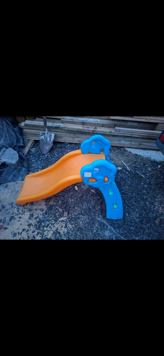 Slide and car - Image 1