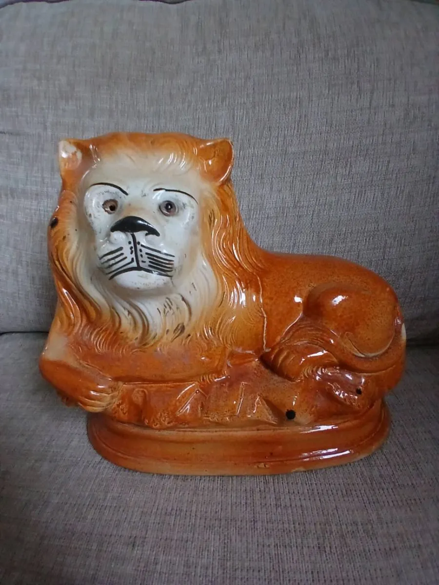 Mantel lions - Image 1