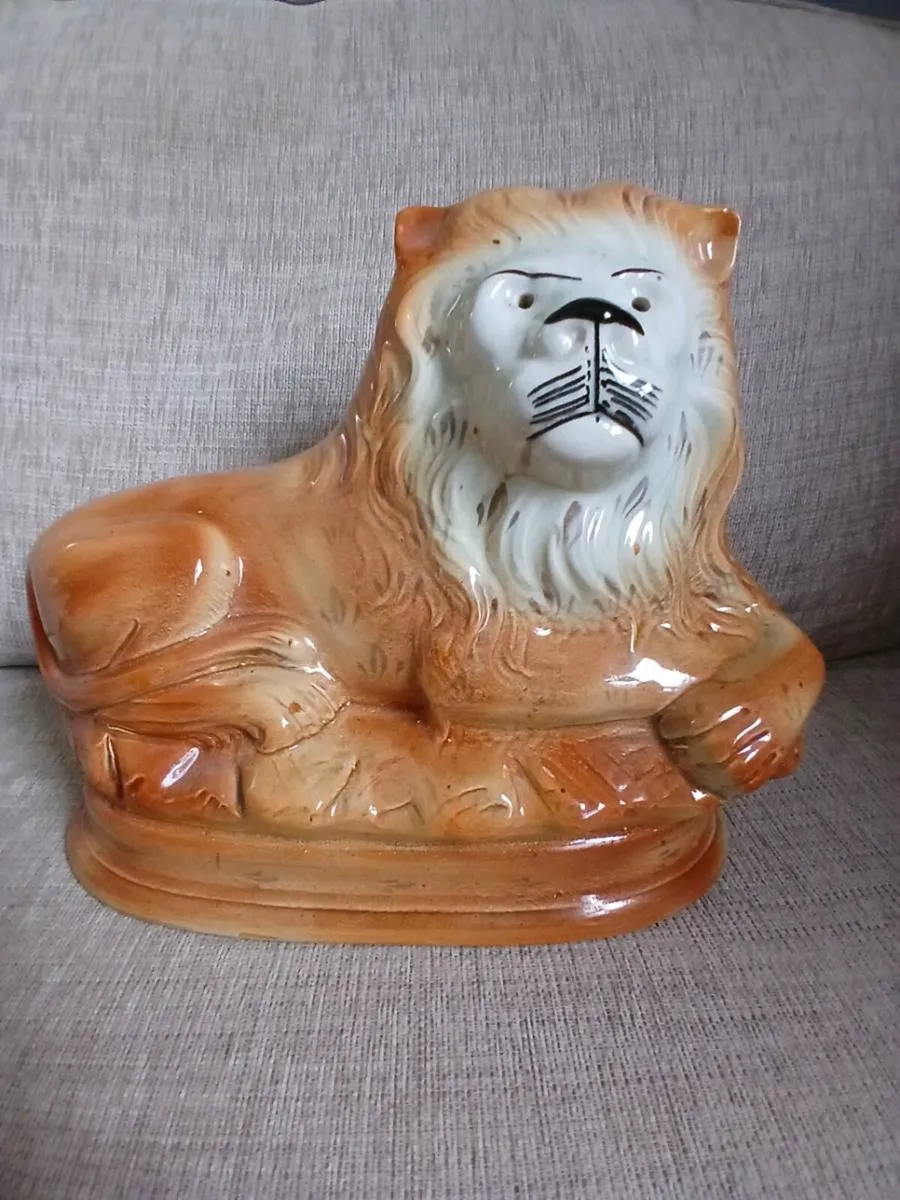 Mantel lions - Image 3