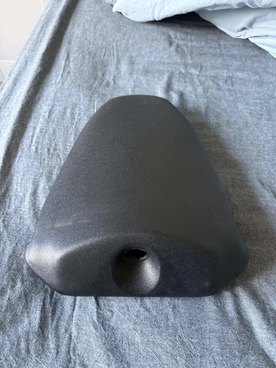 Yamaha MT-09 OEM Pillion Seat – Mint Condition - Image 1