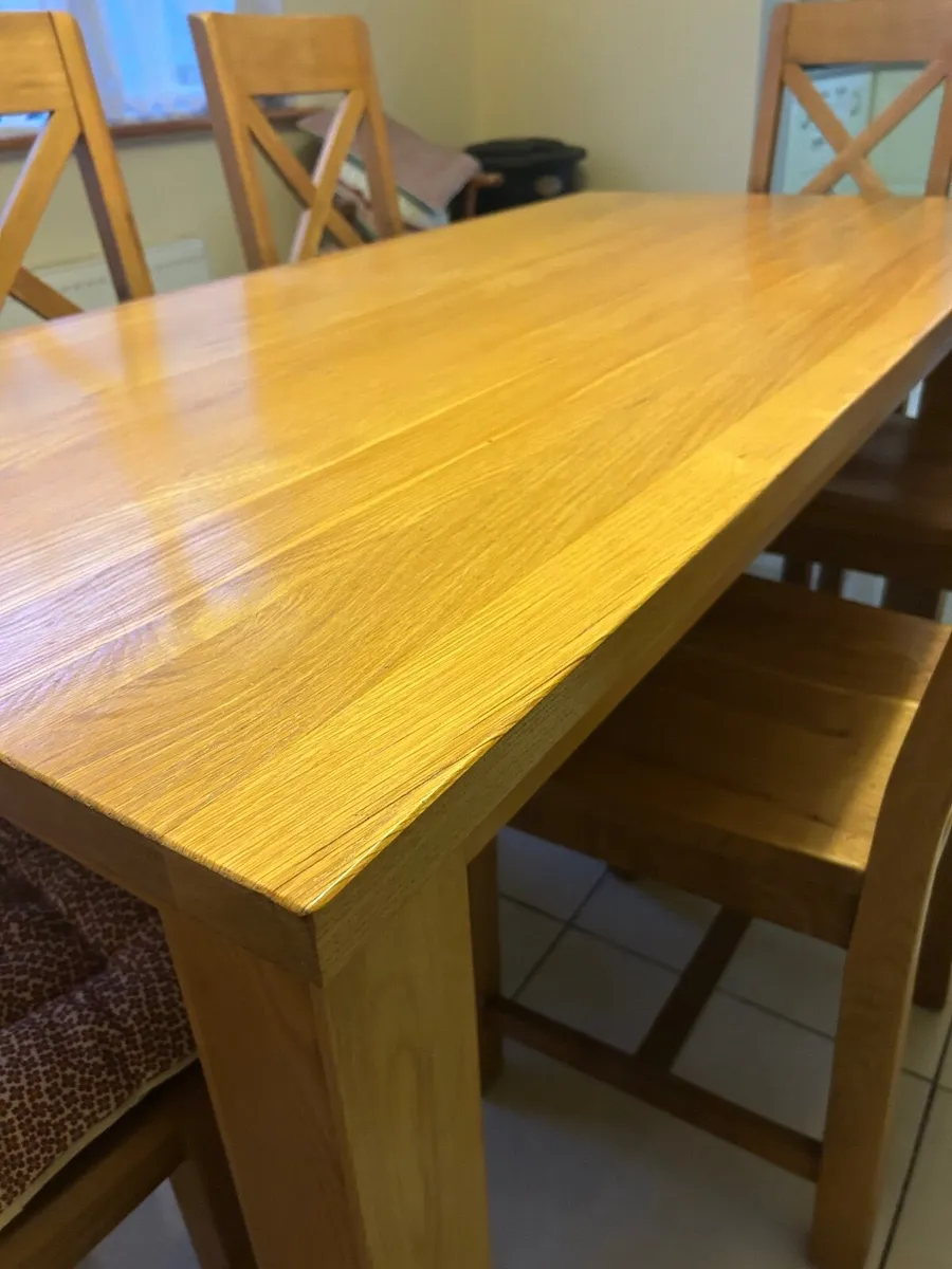 Solid Oak dining table with 6 chairs - Image 2
